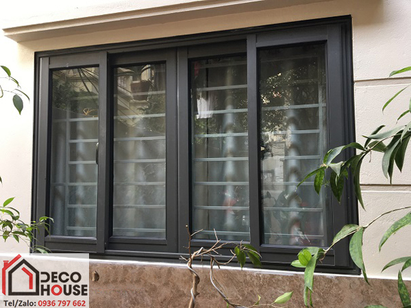 Cửa sổ nhôm Việt Pháp màu đen mở lùa 4 cánh