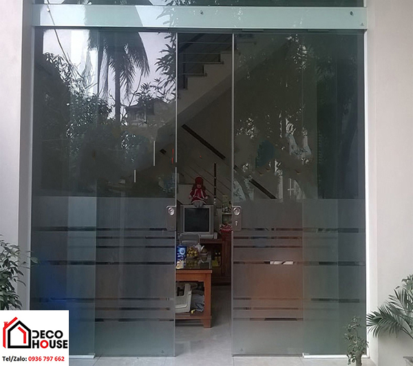 Mẫu cửa kính Zamilldoor phòng khách