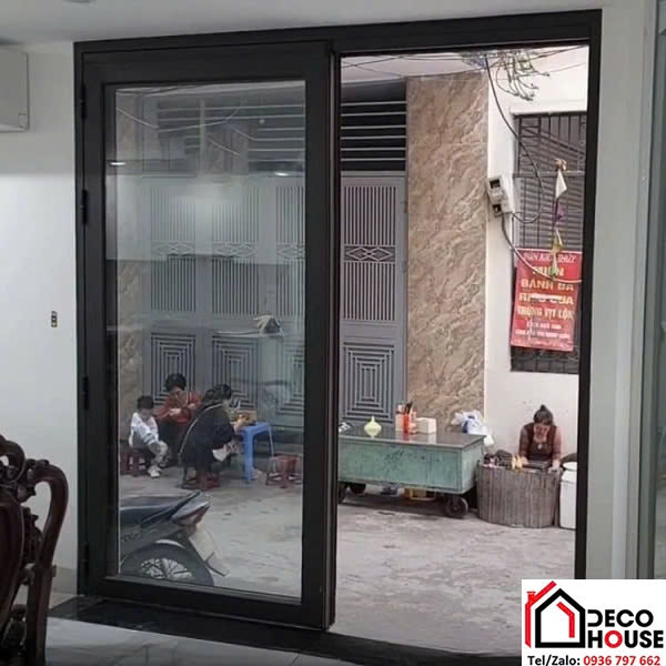 Làm cửa nhôm kính trượt quay 2 cánh tại Hà Nội