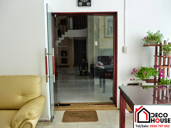 Cửa thủy lực 1 cánh ngăn phòng khách