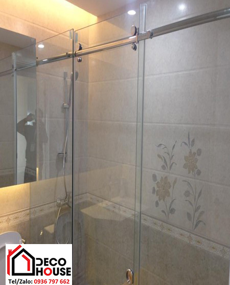 Làm vách kính tắm cửa lùa ray inox 10x30 tại Hà Nội