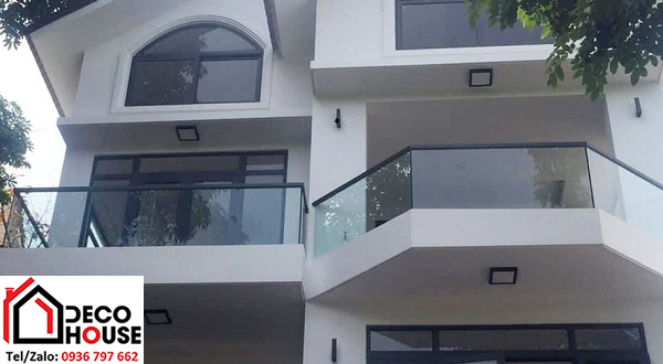 Lan can ban công bằng kính cường lực