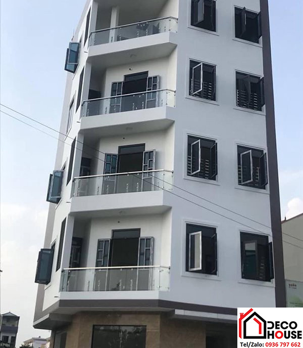 Lan can ban công kính cho nhà cao tầng
