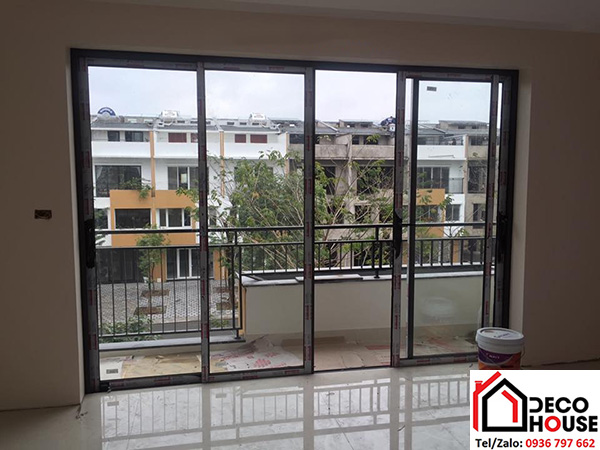 Làm cửa đi nhôm kính Xingfa 2 cánh đẩy ngang