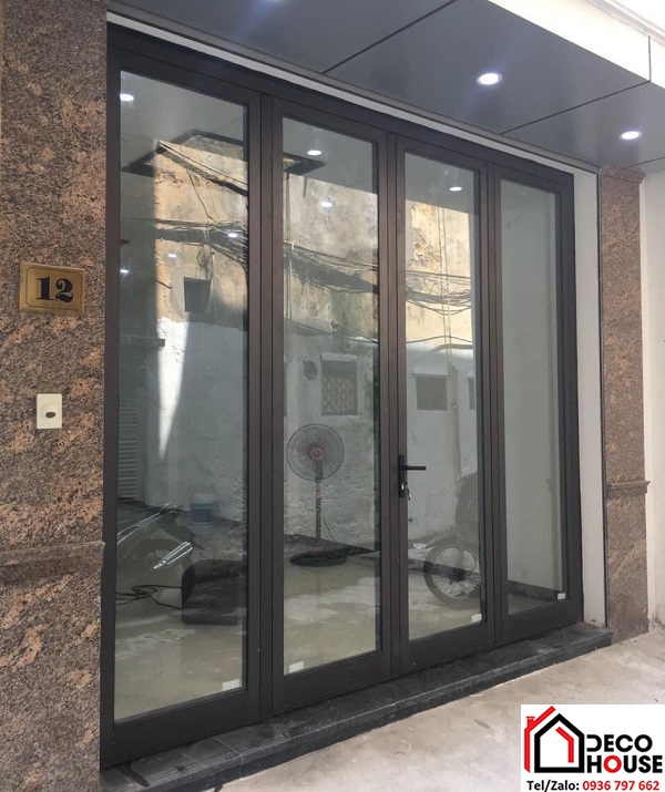 Lắp cửa nhôm kính Xingfa 4 cánh màu đen chính hãng tại Hà Nội