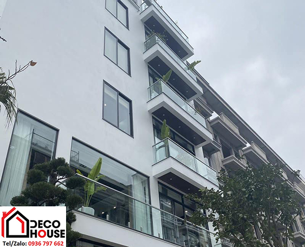 Lắp đặt lan can k&iacute;nh mặt tiền tại H&agrave; Nội