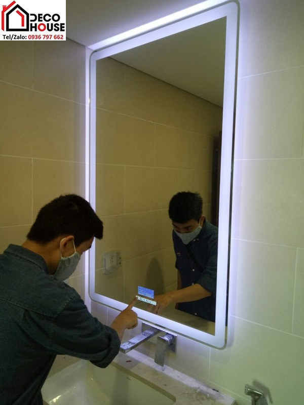 Lắp đặt gương đèn LED cảm ứng bật tắt tại Hà Nội