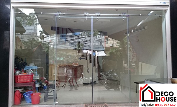 Cửa kính cường lực lùa phi 25 mặt tiền nhà phố