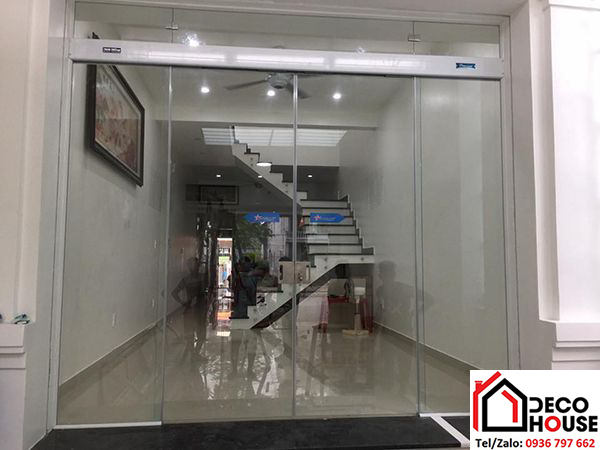 Lắp đặt cửa kính cường lực lùa mặt tiền tại Hai Bà Trưng